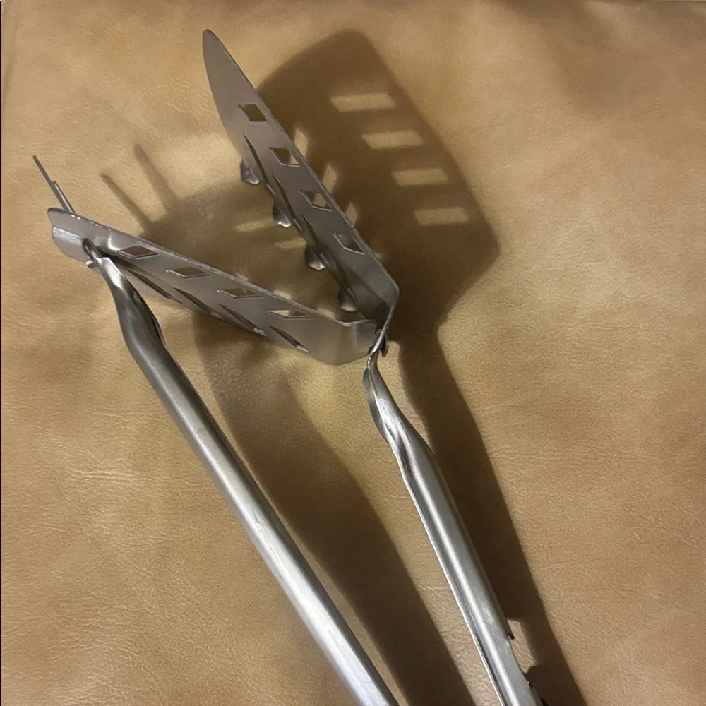 Stainless Steel BBQ Grilling Tongs - Picture 3 of 6